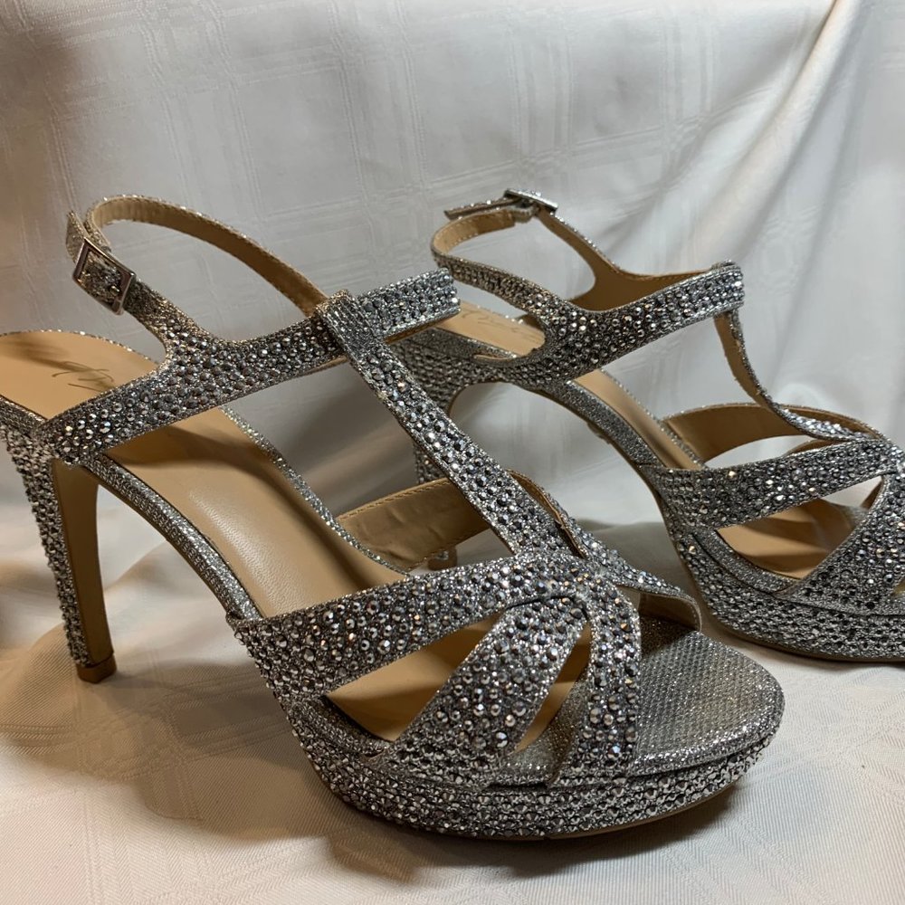 Thalia Sodi Verrda Ladies size 9.5M Silver Strappy Sandals with Heels
